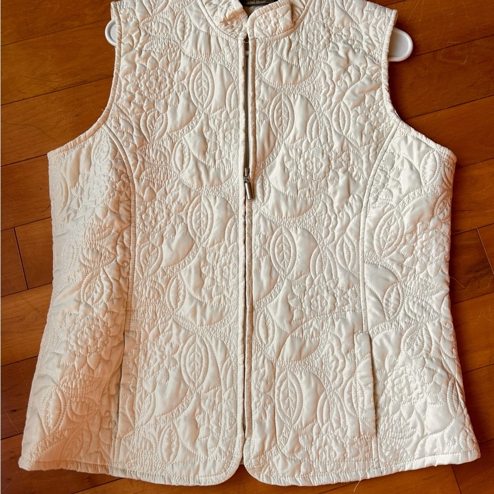 🛍️ Jane Ashley Cream Floral Quilted Vest - Picture 1 of 6